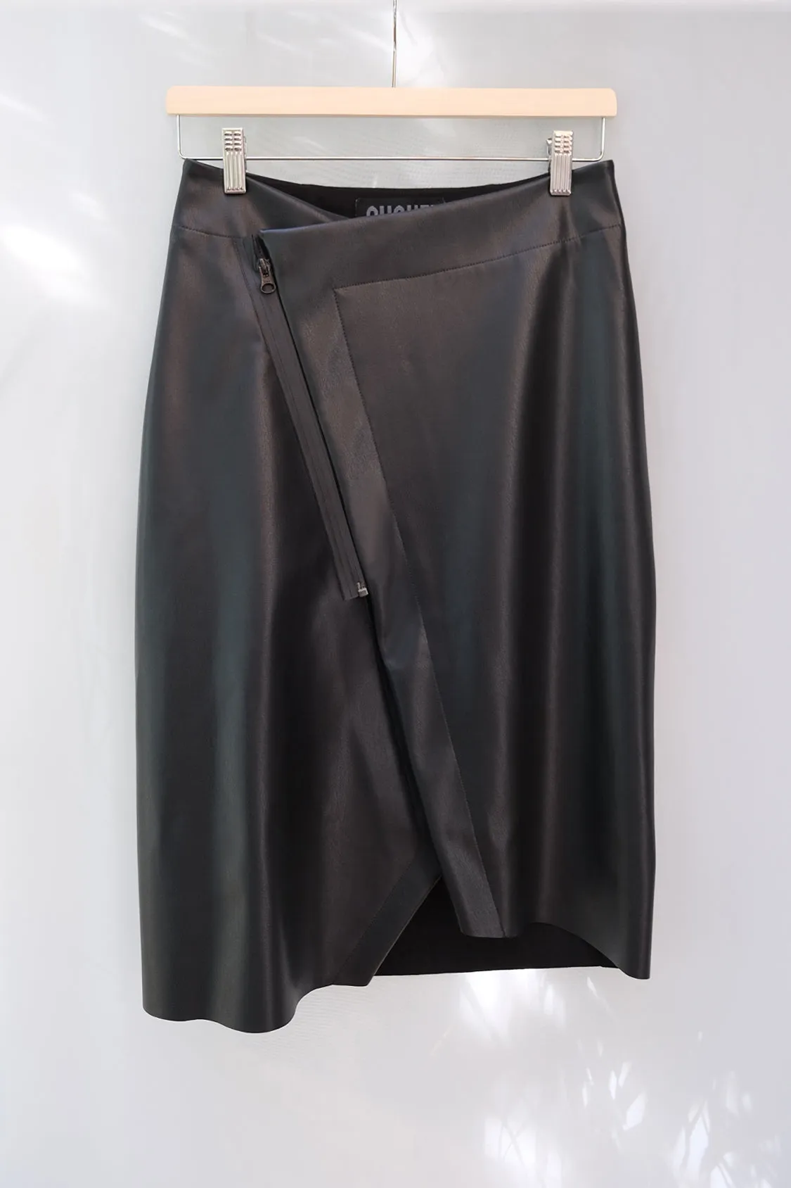 KAI SKIRT / vegan apple leather