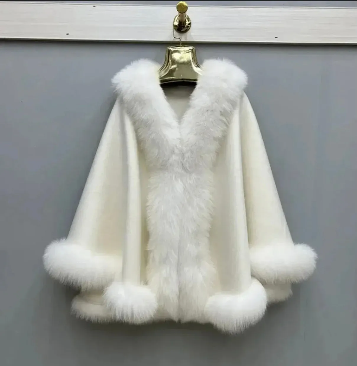 Pankh lewy woolen fur shawl/cape